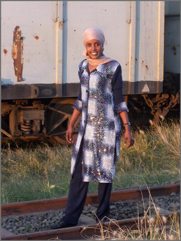 Nejat unsere Begleiterin, zustndig fr unsere Verpflegung in den Zgen der Eritreischen Eisenbahn. (30.10.2008)