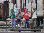 Kinder/4479/die-kinder-in-ghinda-sind-zum Die Kinder in Ghinda sind zum scherzen aufgelegt und versuchen mit allen Mitteln die Aufmerksamkeit auf sich zu lenken. (29.10.2008)
