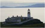 Der Blick vom Neist Point Lighthouse schweift ber The sea of the Hebrides hinber nach South Uist.
