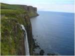 Wasserfall am Kill Rock, einer Steilkste im Norden der Isle of Skye.