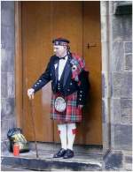 Schottischer Kriegsveteran bentzt das Military Tattoo in Edinburgh, um auf seine Anliegen aufmerksam zu machen. (03.08.2008)